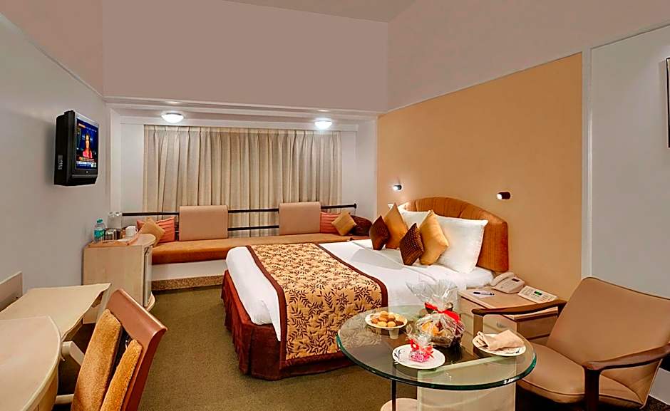 Kohinoor Continental, Near International Airport