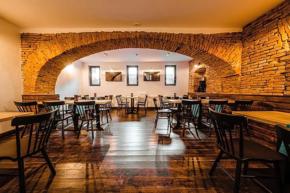 CASA CHITIC - HOTEL & RESTAURANT- Str Nicolae Balcescu 13