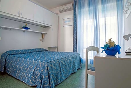 Double or Twin Room with Balcony and Partial Sea View