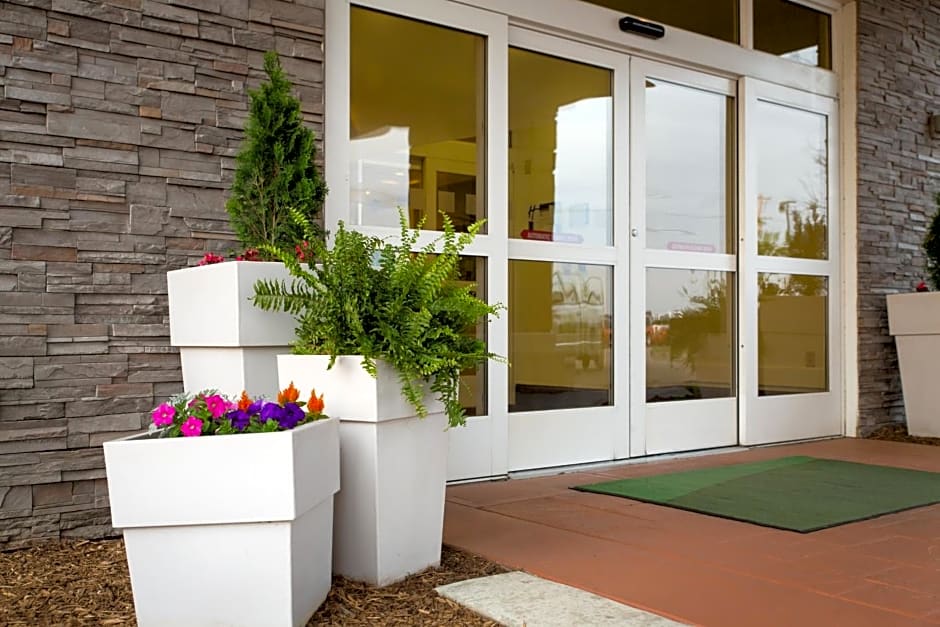 Holiday Inn Hotel & Suites Bloomington Airport, an IHG Hotel