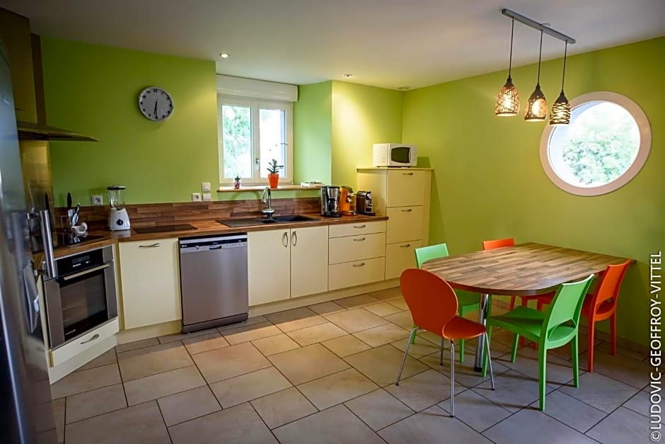 Le Nid d'Alex Spa , Rando et table d'hôte