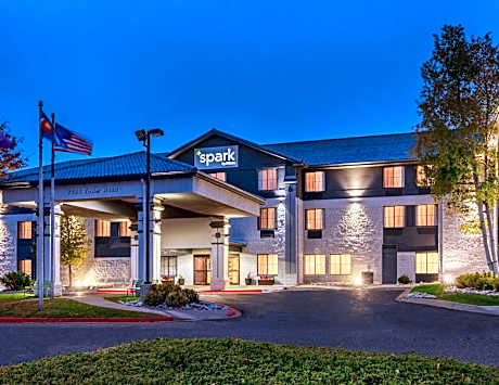 Spark by Hilton Denver International Airport