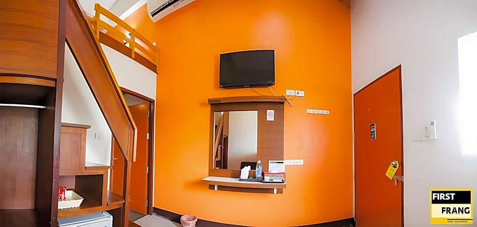 First And Frang Hotel