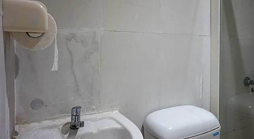 RedDoorz Syariah @ Raya Punten Batu