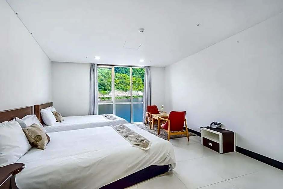 Crest72 Hotel