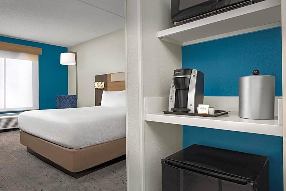 Holiday Inn Express Hotel & Suites Greensboro - Airport Area By IHG