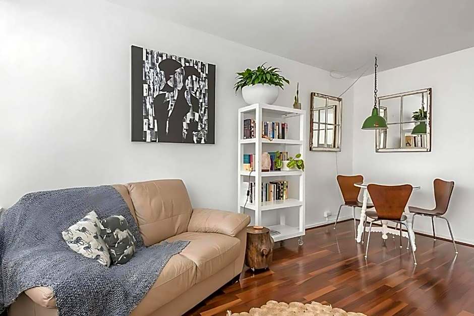 Modern City-Fringe Apartment in New Town