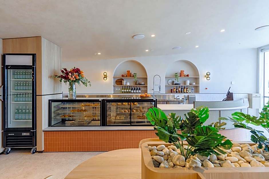 Aerotel Sydney - Inside International Terminal Airport