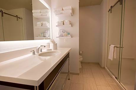 King Room - Non-Smoking