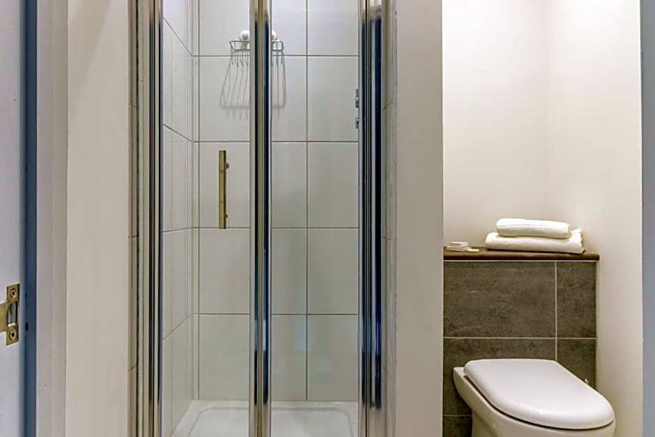 OYO Ruby Pub & Hotel