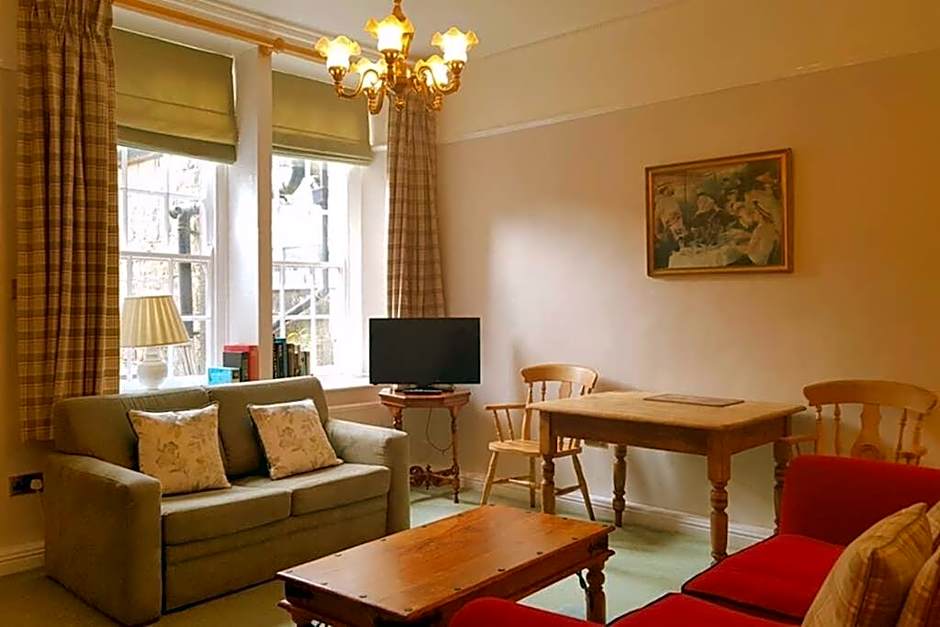 No 6 The Square Tearooms & Accommodation