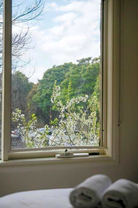 Doncaster East Home walking to shops restaurants