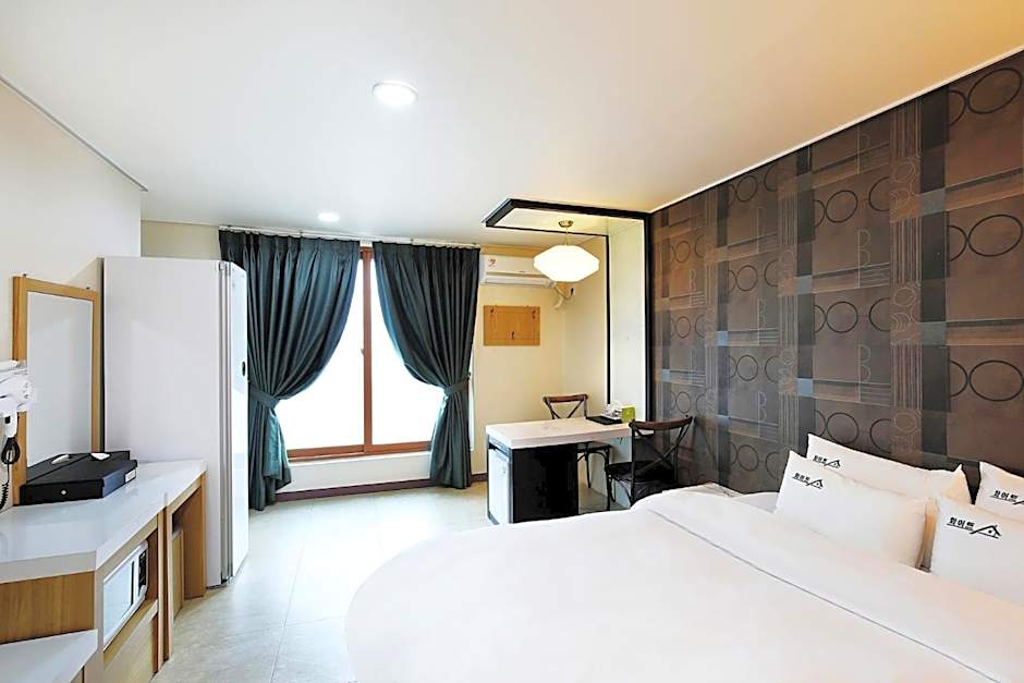 White Tourist Hotel