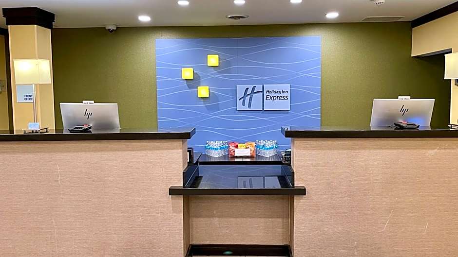Holiday Inn Express and Suites Detroit North-Troy By IHG