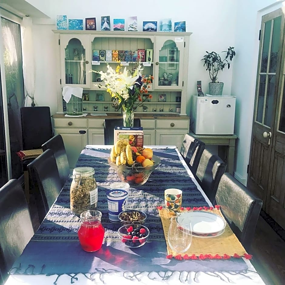 Rie's Retreat- The Gold Room