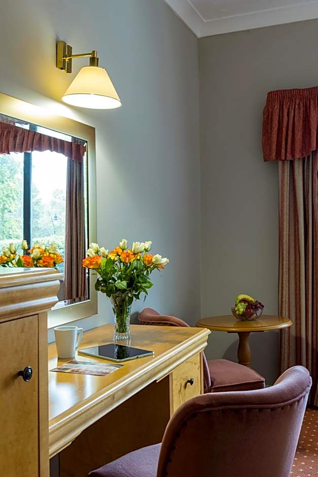 Lakeside International Hotel