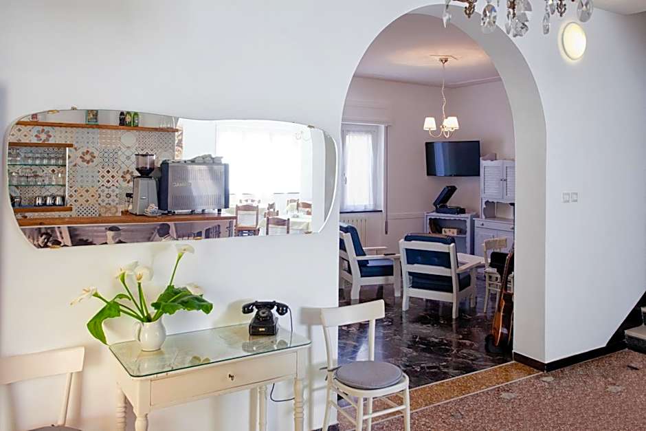 Hotel Costa Azzurra -Free Parking - Easy Stay -Spotorno