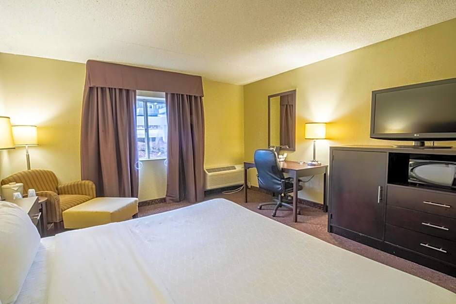 Holiday Inn Express Hotel & Suites Pittsburgh Airport By IHG