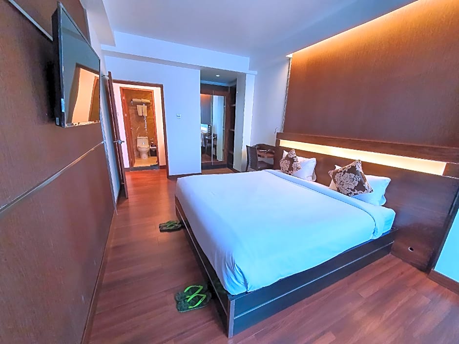 Clover Suites Royal Lake Yangon