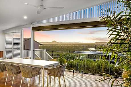 Sunset Lagoon ~ Noosa Luxury with Stunning Views