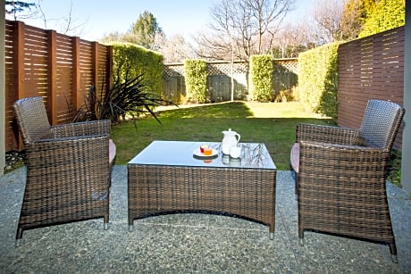 1 King Bed One-Bedroom Suite Non-Smoking