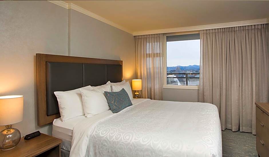 Chateau Victoria Hotel & Suites