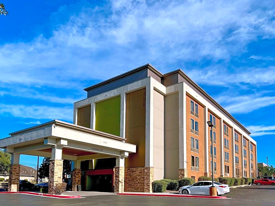 Clarion Pointe near Medical Center