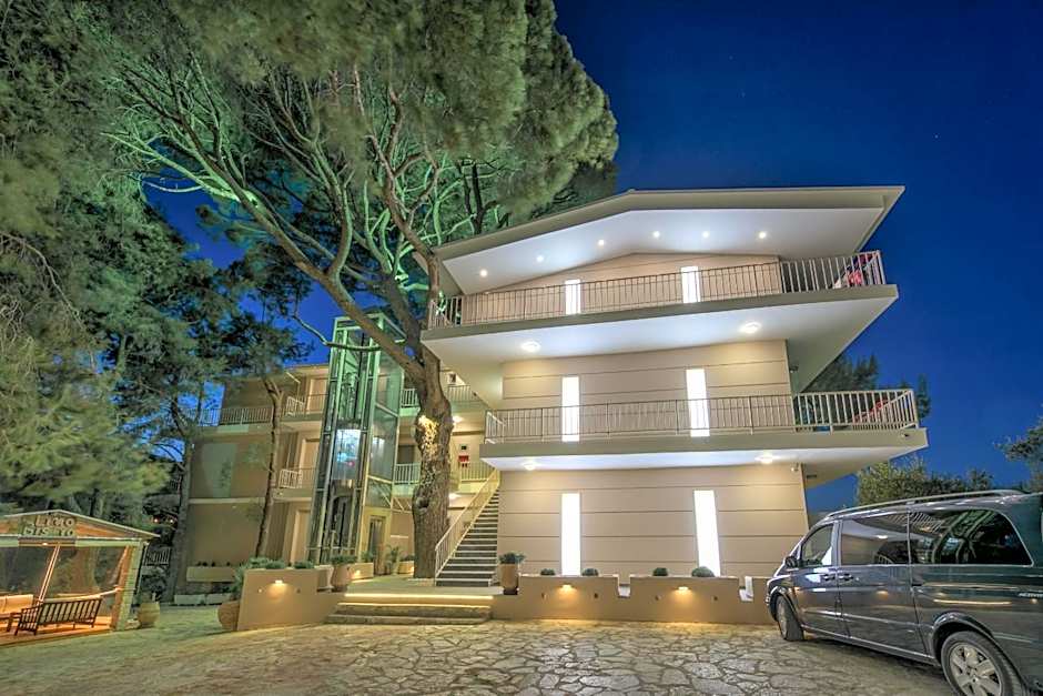 Koukounaria Hotel & Suites