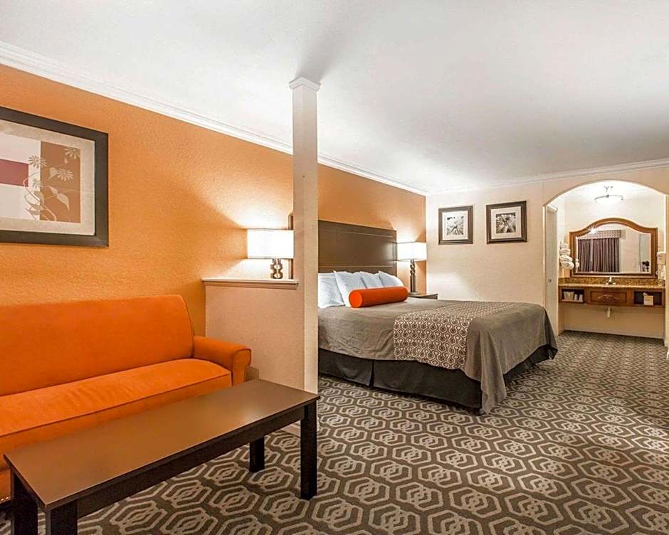 Rodeway Inn & Suites Colton-Riverside