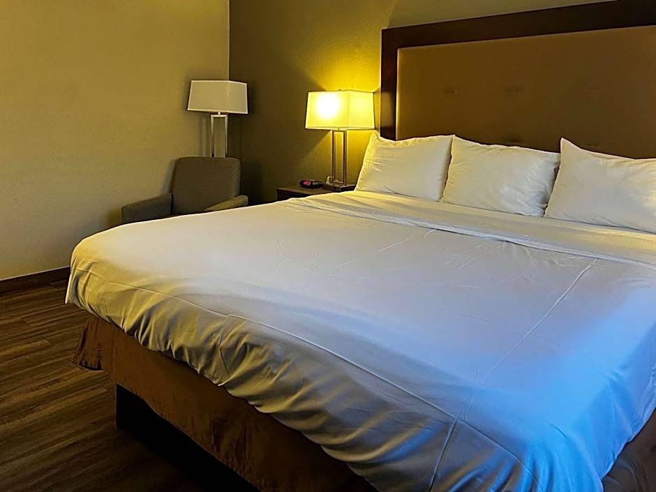 Econo Lodge Spring Lake near Fort Bragg