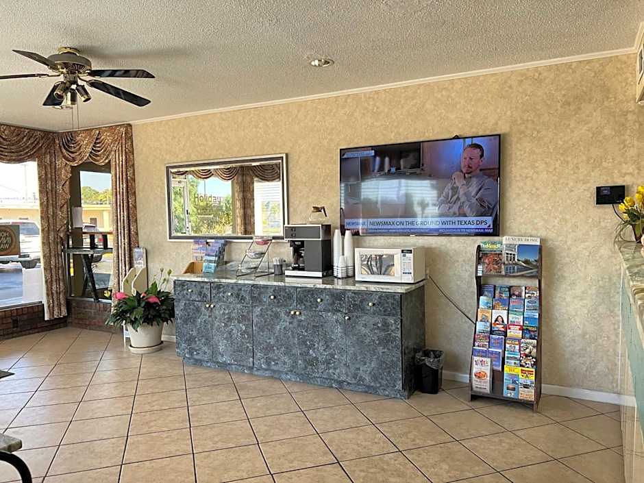 Hole Inn the Wall Hotel - Fort Walton Beach - Sunset Plaza - near Beaches & Hurlburt