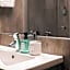 Svalbard Hotell | The Vault