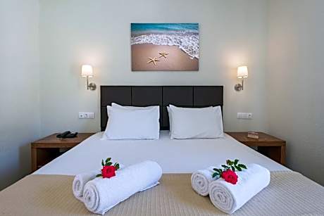 Double or Twin Room - Ground Floor with Sea View