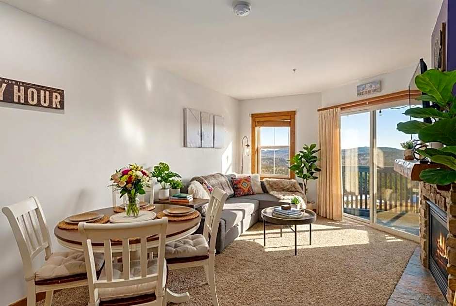 HH 207 Ski-InOut Sunrise Views Village Steps Sleeps 4