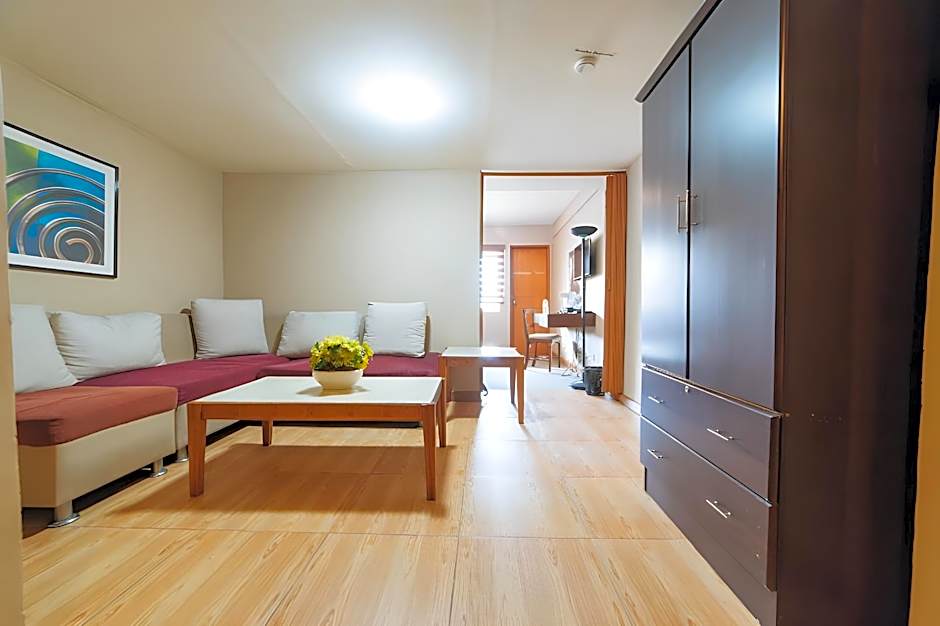 RedDoorz Plus @ Timog Avenue Quezon City