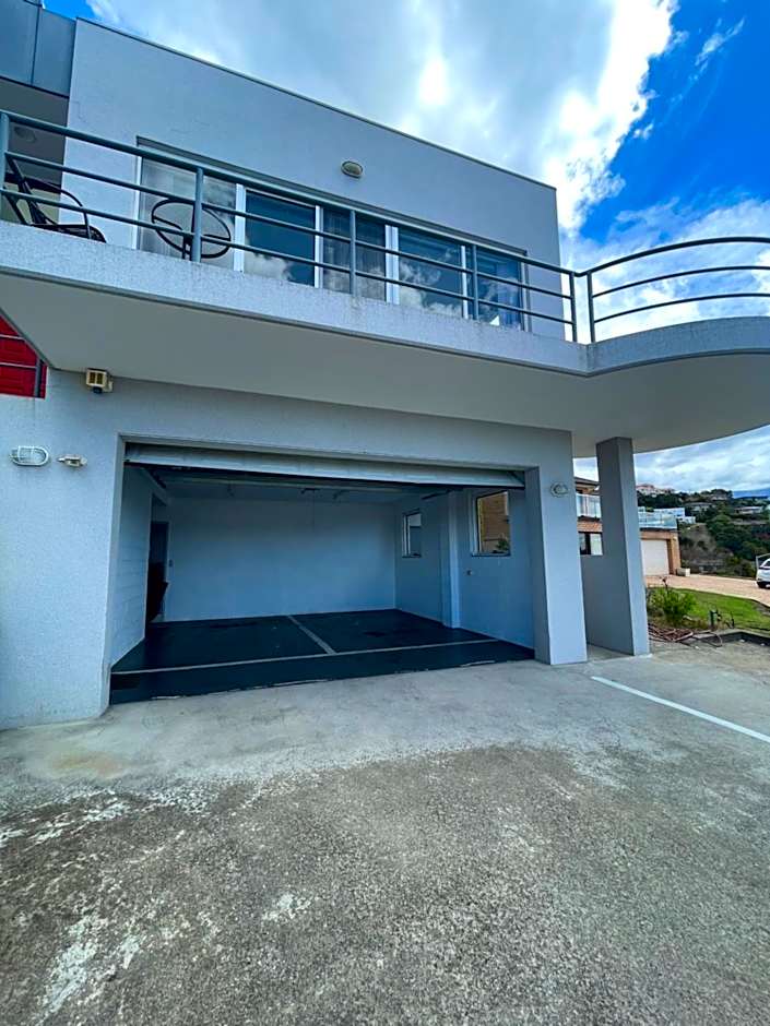 Super nice house with sea view free parking