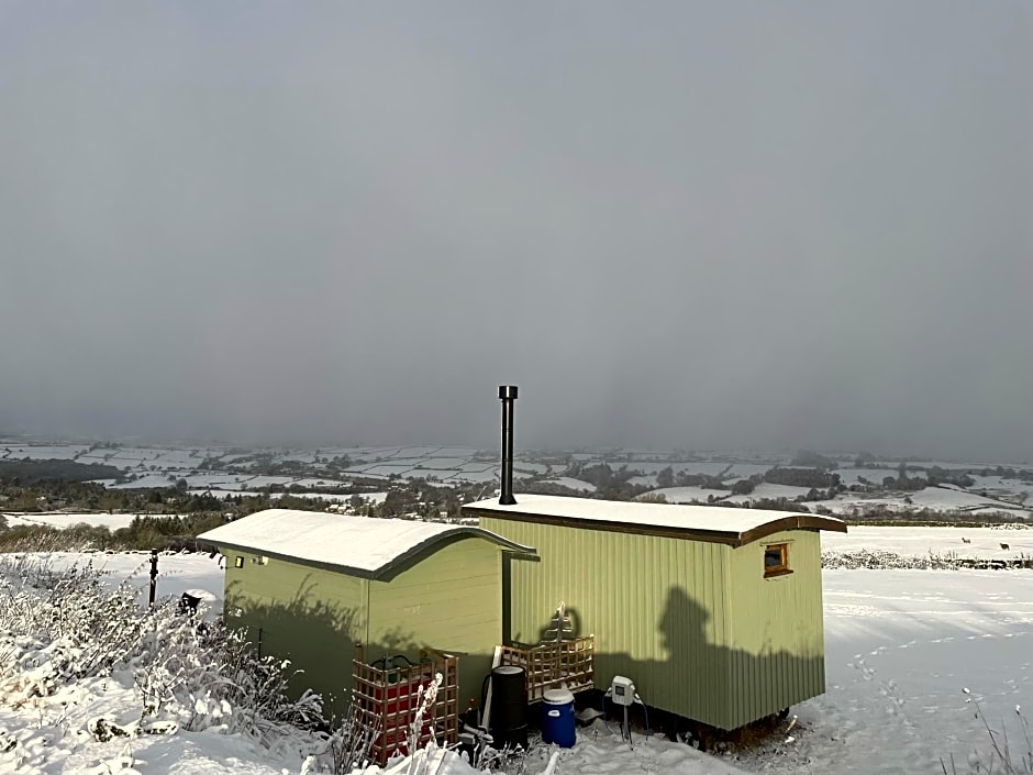 Oakley View Shepherds Hut with hot tub