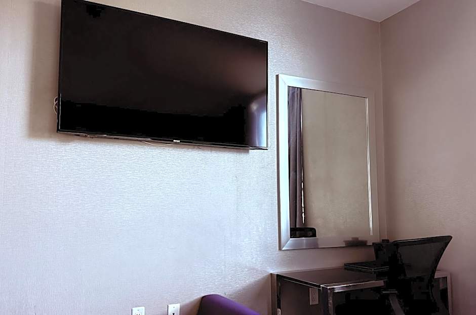 Umbrella Hotel Bronx
