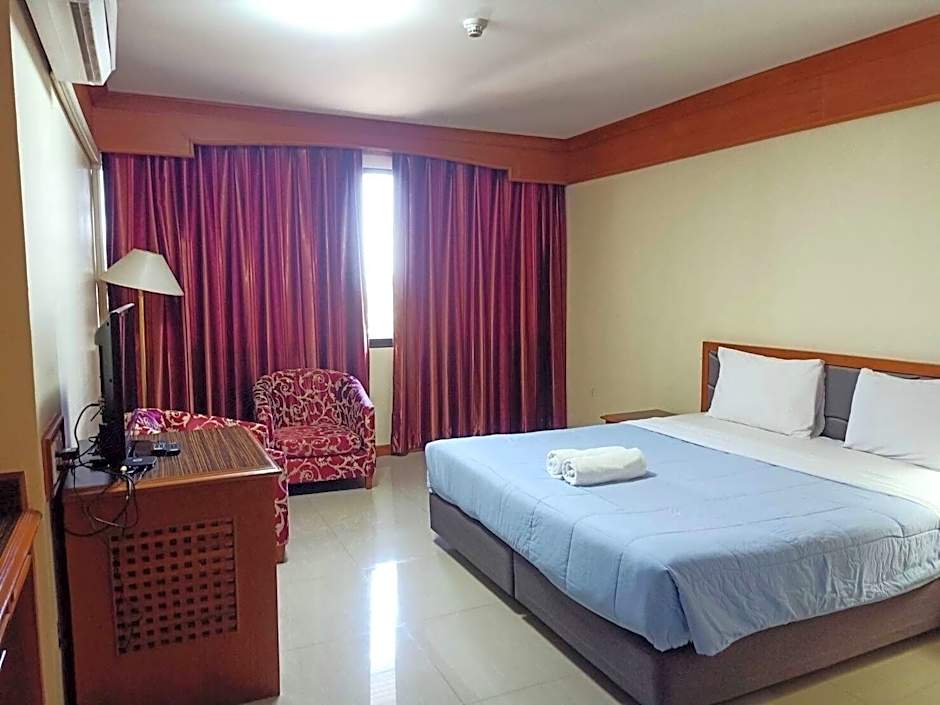 Jp Emerald Hotel