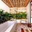 Luxe Jungle Apt 10min To Beach Hot Tub King