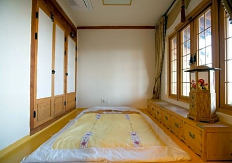 Korean-Style Superior Ondol Room