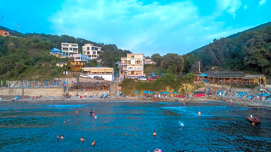 Casa Mila apartments & bungalows