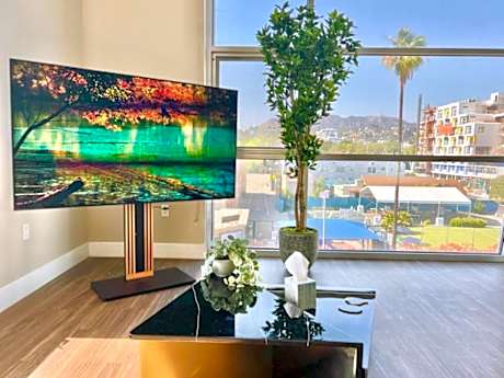 Hollywood Sign View 2 Bed 2 Bath Premium Corner