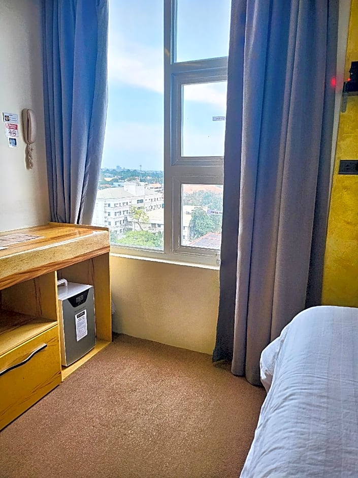 Sempre Premier Inn Mactan Airport Hotel