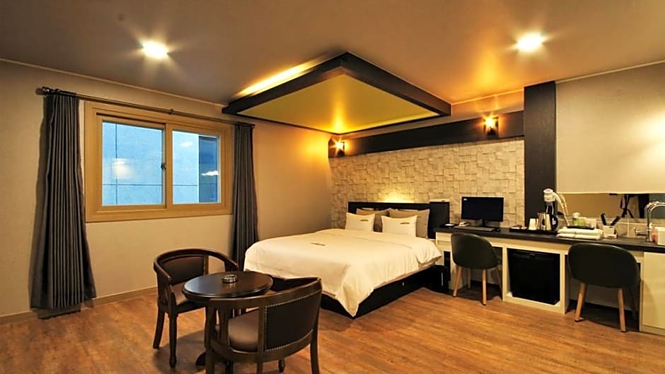 Gimhae Golden Root Hotel