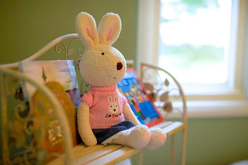 Dancing Butterfly Inn Family sliding BnB