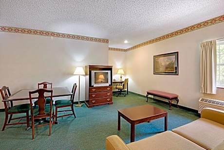 Deluxe King Suite