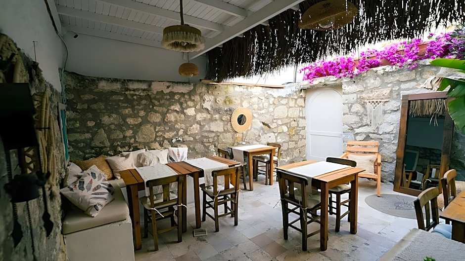 Banana Alaçatı Food & Stay - Adults Only