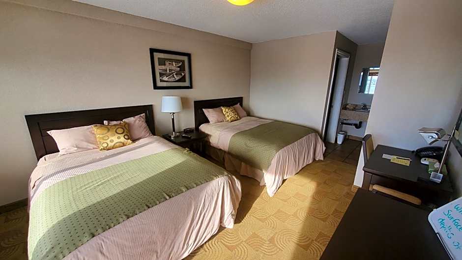 Shoreside Inn & Suites