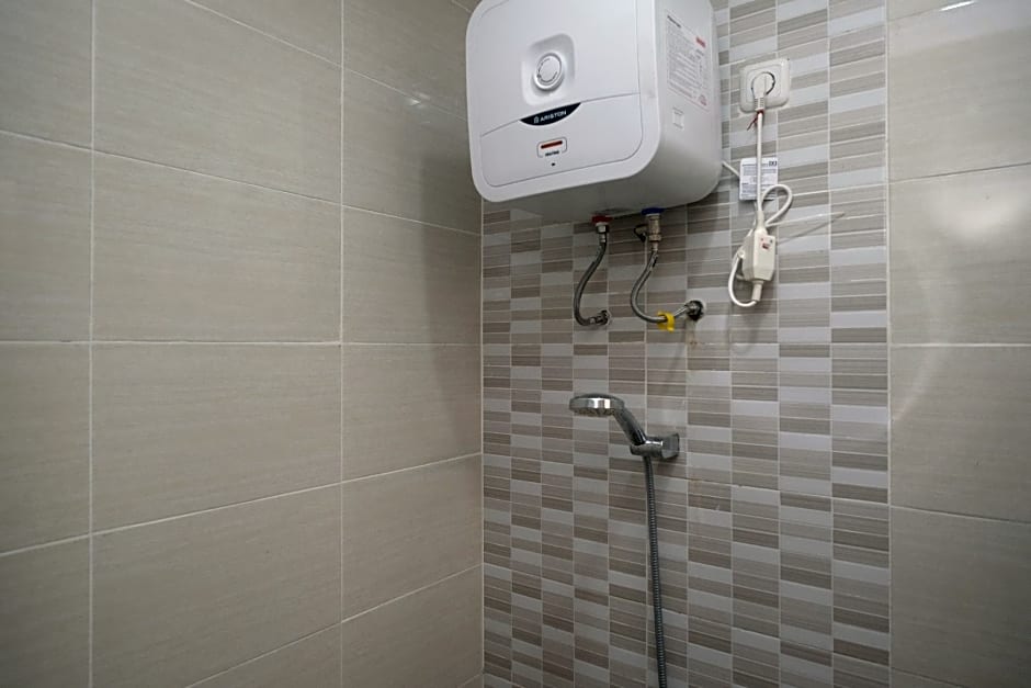 RedDoorz Plus near UMS Solo 2